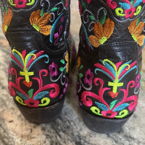 Old Gringo Klak Sugar Skull Cowgirl Boots
Multi-Colored Embroidery Size 6.5 - Picture 5 of 7